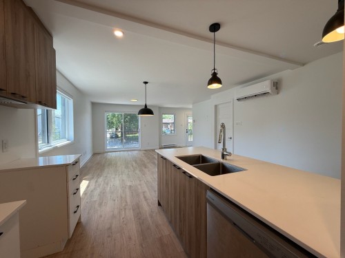 Kitchen - 3-22 Rue Joron, Salaberry-De-Valleyfield, QC - Indoor Photo Showing Kitchen With Double Sink
