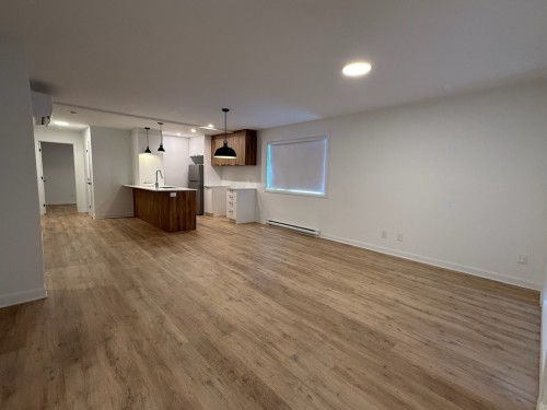 Living Room - 3-22 Rue Joron, Salaberry-De-Valleyfield, QC - Indoor Photo Showing Kitchen