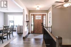 Spacious foyer. - 