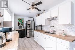 Downstairs kitchen. - 