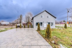 19758 Centre Street East Gwillimbury, ON L0G 1M0