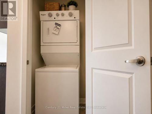 1073 Wheat Boom Drive, Oakville (Jm Joshua Meadows), ON - Indoor Photo Showing Laundry Room