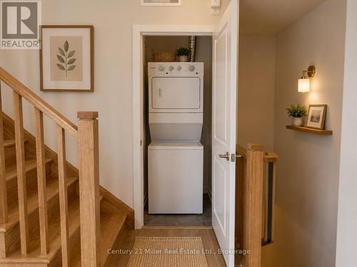 1073 Wheat Boom Drive, Oakville (Jm Joshua Meadows), ON - Indoor Photo Showing Laundry Room