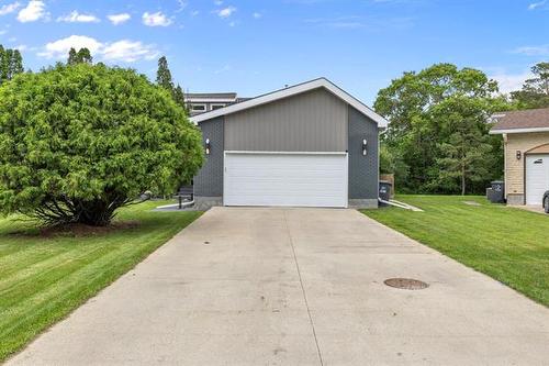 55 Rockcliffe Rd, Winnipeg, MB 