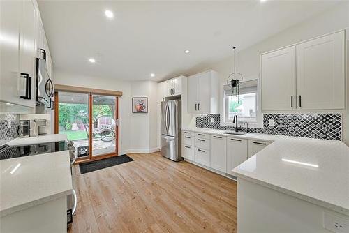 19 Maplegrove Rd, Winnipeg, MB 