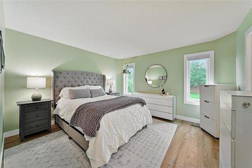 19 Maplegrove Rd, Winnipeg, MB 