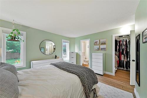 19 Maplegrove Rd, Winnipeg, MB 