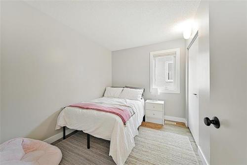 19 Maplegrove Rd, Winnipeg, MB 