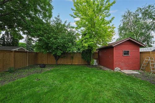 19 Maplegrove Rd, Winnipeg, MB 