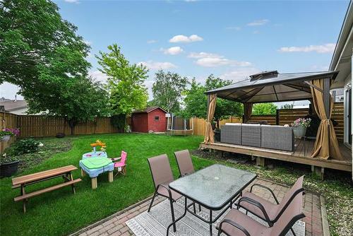 19 Maplegrove Rd, Winnipeg, MB 