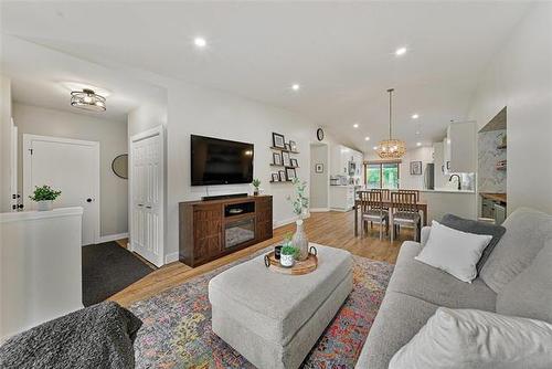 19 Maplegrove Rd, Winnipeg, MB 