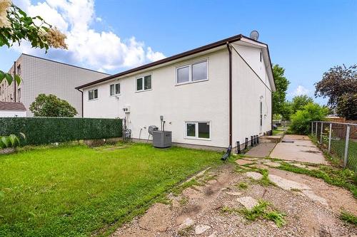 1121 Kimberly Ave, Winnipeg, MB 
