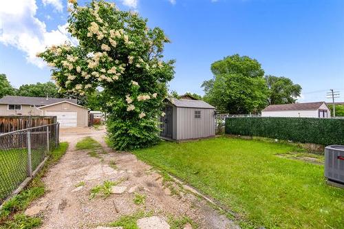 1121 Kimberly Ave, Winnipeg, MB 