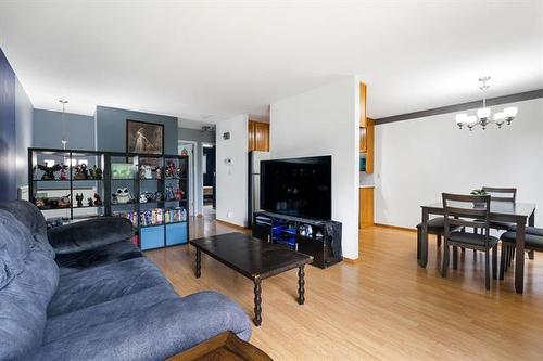 1121 Kimberly Ave, Winnipeg, MB 