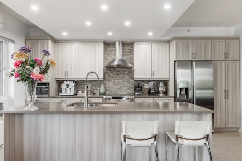 Kitchen - 304-7755 Boul. St-Martin O., Laval (Sainte-Dorothée), QC - Indoor Photo Showing Kitchen With Upgraded Kitchen