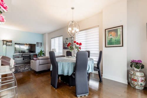 Dining Room - 304-7755 Boul. St-Martin O., Laval (Sainte-Dorothée), QC - Indoor