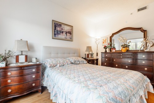 Master Bedroom - 304-7755 Boul. St-Martin O., Laval (Sainte-Dorothée), QC - Indoor Photo Showing Bedroom