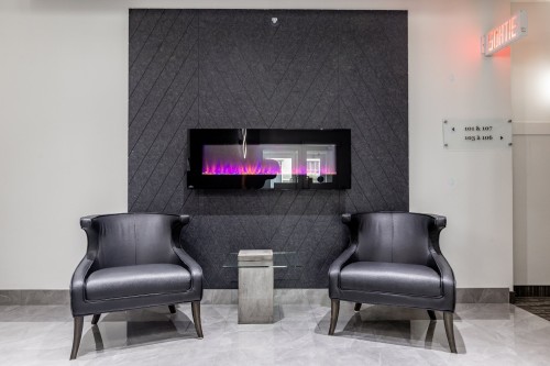Mud Room - 304-7755 Boul. St-Martin O., Laval (Sainte-Dorothée), QC - Indoor