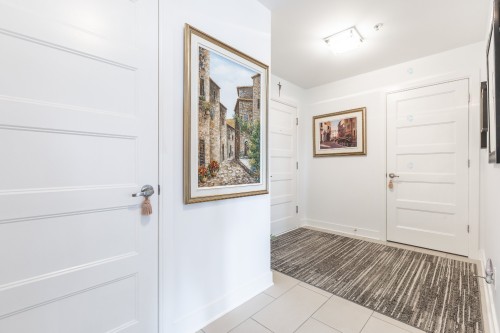 Mud Room - 304-7755 Boul. St-Martin O., Laval (Sainte-Dorothée), QC - Indoor Photo Showing Other Room
