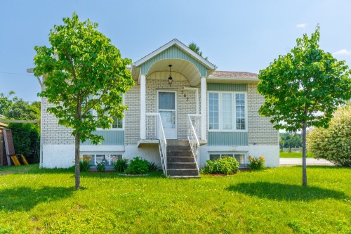 202 Rue des Pins  Prévost, QC J0R 1T0
