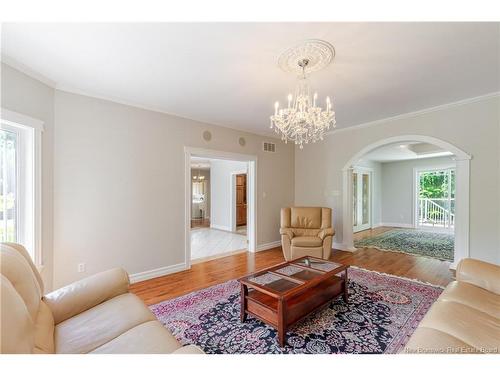 15 Gervais Crt, Fredericton, NB 