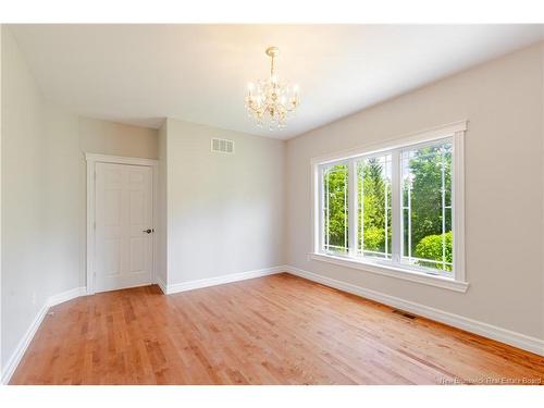 15 Gervais Crt, Fredericton, NB 