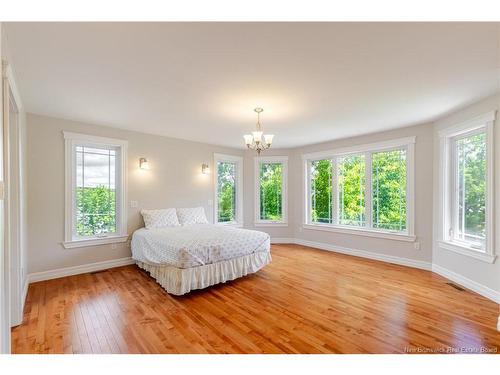 15 Gervais Crt, Fredericton, NB 