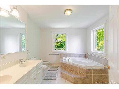 15 Gervais Crt, Fredericton, NB 
