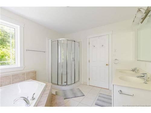 15 Gervais Crt, Fredericton, NB 
