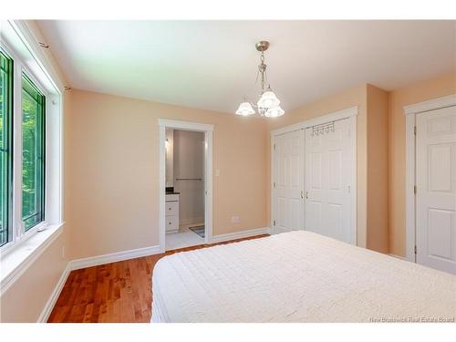 15 Gervais Crt, Fredericton, NB 