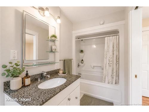 15 Gervais Crt, Fredericton, NB 