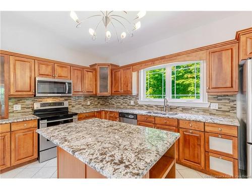 15 Gervais Crt, Fredericton, NB 
