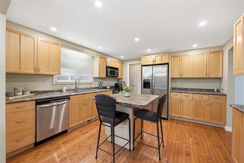 2 Manbrough Pl, Winnipeg, MB 