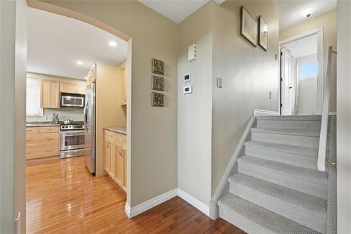 2 Manbrough Pl, Winnipeg, MB 