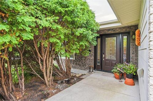 2 Manbrough Pl, Winnipeg, MB 