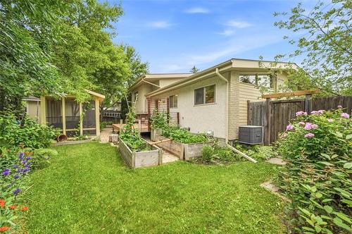 2 Manbrough Pl, Winnipeg, MB 