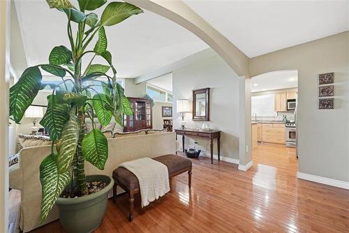 2 Manbrough Pl, Winnipeg, MB 