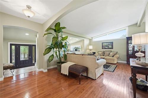 2 Manbrough Pl, Winnipeg, MB 