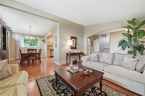 2 Manbrough Pl, Winnipeg, MB 