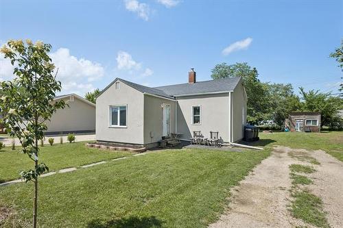 251 Ottawa Ave, Morris, MB 