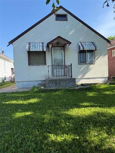 431 Horace ST  Winnipeg, MB R2H 0X4