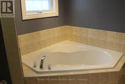 SOAKER TUB - 