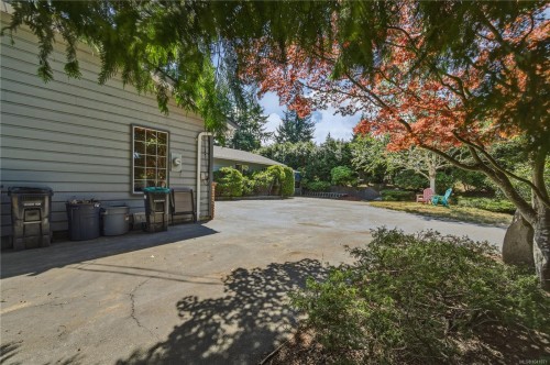 476 Qualicum Rd, Qualicum Beach, BC 