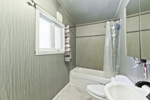 Salle de bains - 353 Ch. St-Pierre, Saint-Claude, QC 