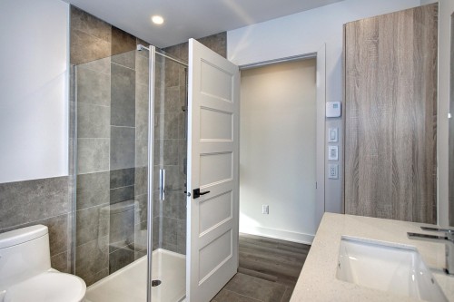 Salle de bains - 3200C Rue Roger, Sainte-Marthe-Sur-Le-Lac, QC - Indoor Photo Showing Bathroom
