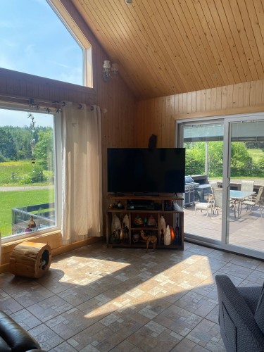 Salon - 57 2E Rang Normand, Sainte-Félicité, QC - 