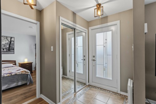 Hall d'entrée/Vestibule - 305 Rue De La Providence, Sainte-Catherine, QC - Indoor Photo Showing Other Room