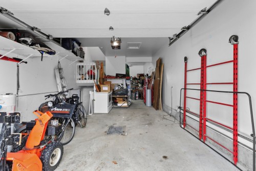 Garage - 305 Rue De La Providence, Sainte-Catherine, QC - Indoor Photo Showing Garage