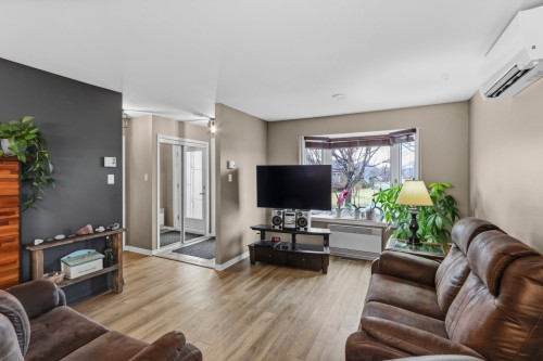 Salon - 305 Rue De La Providence, Sainte-Catherine, QC - Indoor Photo Showing Living Room