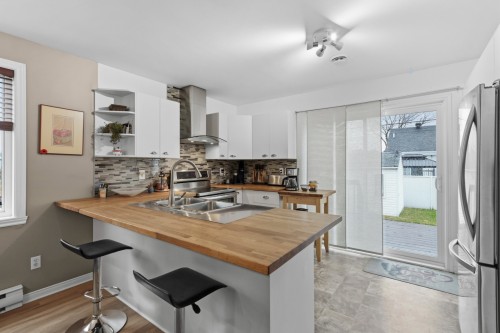 Cuisine - 305 Rue De La Providence, Sainte-Catherine, QC - Indoor Photo Showing Kitchen With Double Sink